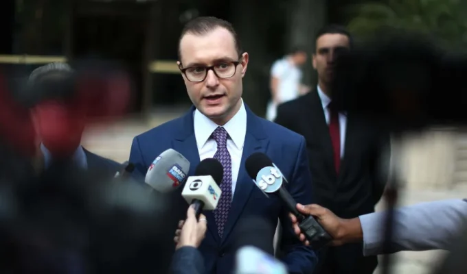 Zanin e Gilmar recebem dados do celular de Vorcaro e iniciam varredura nas conversas