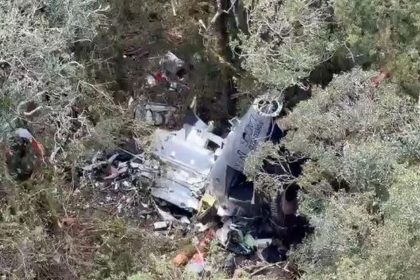 Bombeiros encontram helicóptero com corpo do cantor Rick