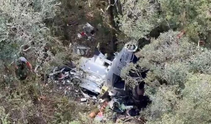 Bombeiros encontram helicóptero com corpo do cantor Rick