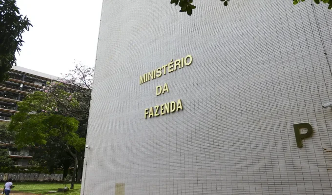Governo reduz projeção do PIB para 2% em 2026 e 2,3% em 2027