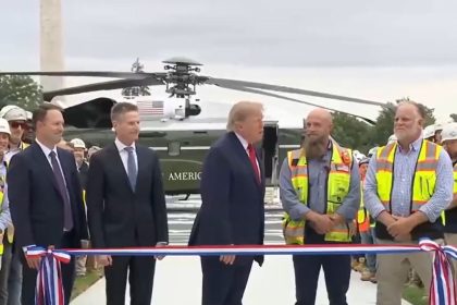 VÍDEO: Após boicote da imprensa, Trump faz discurso inaudível por falta de microfone