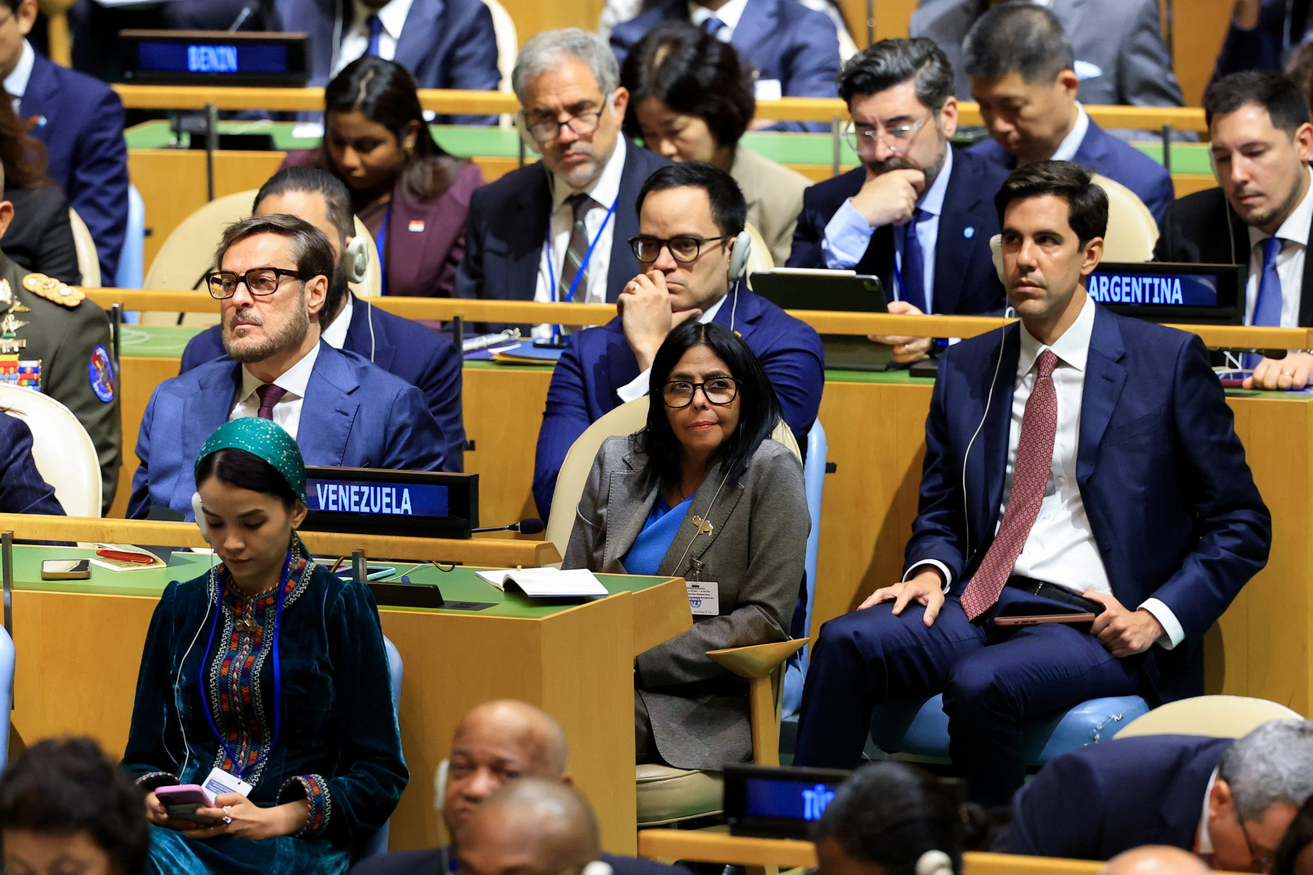 Venezuelanos protestam contra presença de Delcy Rodríguez na Assembleia Geral da ONU: ‘Não nos representa’