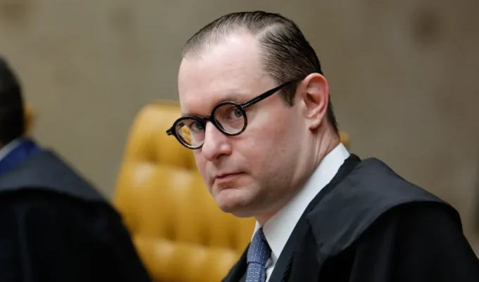 Zanin ordena acesso à integra de celular de Vorcaro e diz não haver ‘hierarquia entre ministros’ do STF