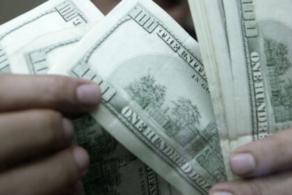 Dólar aproxima-se de R$ 5,17, com notícias do exterior e eleições
