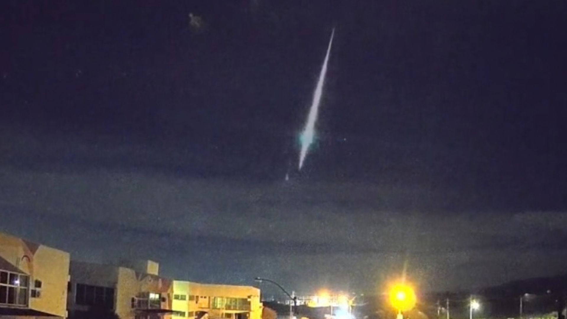 VÍDEO: meteoro ‘bola de fogo’ cruza o céu do RS em alta velocidade na madrugada