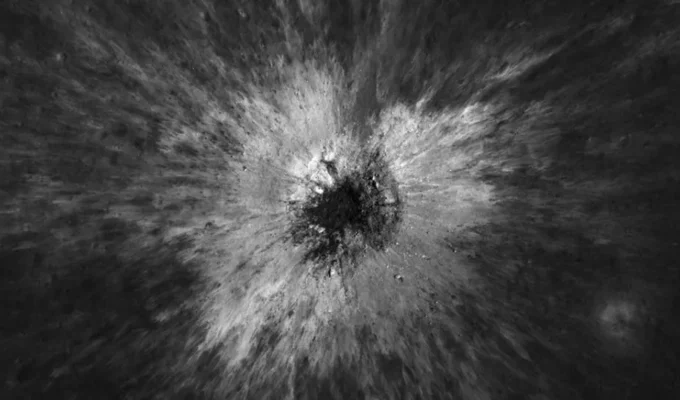 NASA descobre cratera de 222 metros formada por impacto raro na Lua