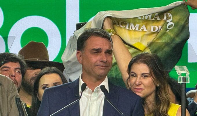 Flávio usou jatinho ligado a Vorcaro em viagem em 2025, diz revista