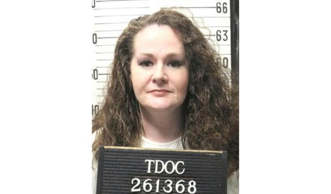 Christa Pike sobrevive a injeção letal, segundo testemunhas; ela seria a primeira mulher executada no Tennesse em 200 anos
