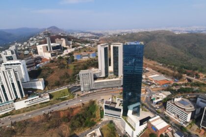 Frente fria avança e pode provocar chuva em BH após dias de calor intenso