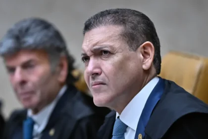 Gilmar chama Kassio de ‘imperador’, e ministros veem risco de Dino afastar presidente do TSE de ações