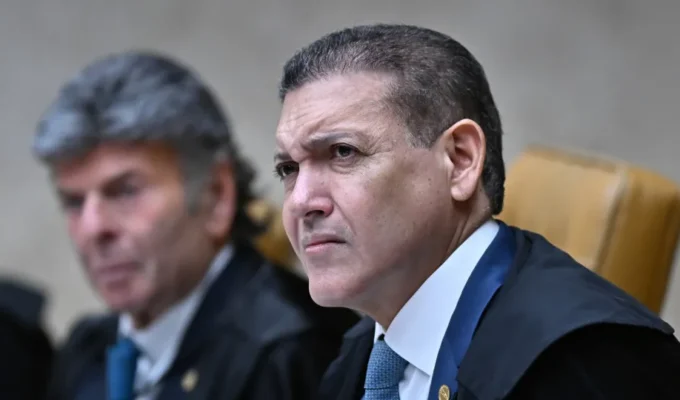 Gilmar chama Kassio de ‘imperador’, e ministros veem risco de Dino afastar presidente do TSE de ações