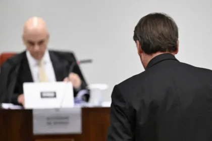 Defesa de Bolsonaro pede liberdade do ex-presidente com base em sessão sobre Moraes