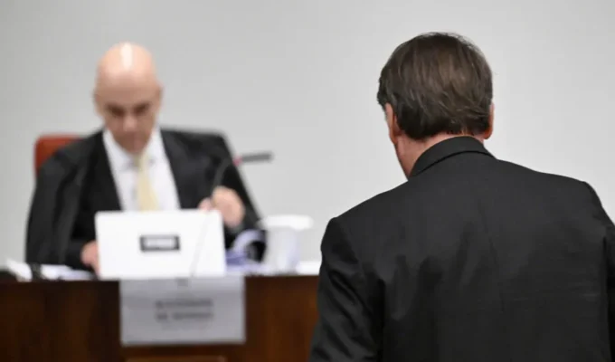 Defesa de Bolsonaro pede liberdade do ex-presidente com base em sessão sobre Moraes