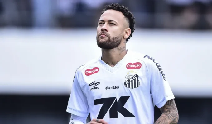 Criticado por Neymar, gramado da Vila está fora do prazo de validade