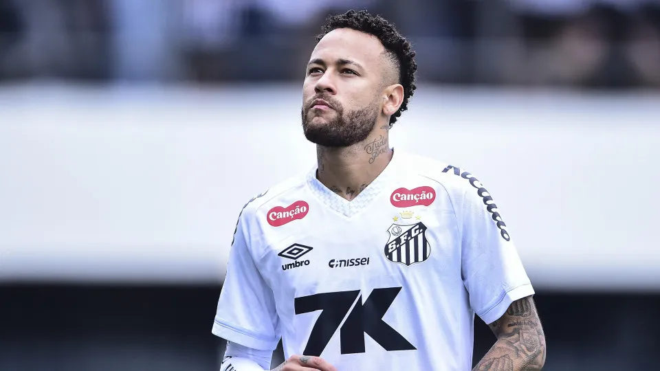 Criticado por Neymar, gramado da Vila está fora do prazo de validade