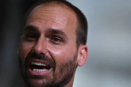 Eduardo Bolsonaro diz que vai transferir embaixada para Jerusalém em governo Flávio