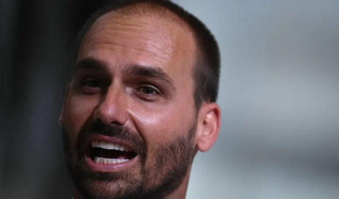 Eduardo Bolsonaro diz que vai transferir embaixada para Jerusalém em governo Flávio