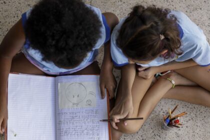 Educação antirracista avança nas escolas nos últimos dois anos