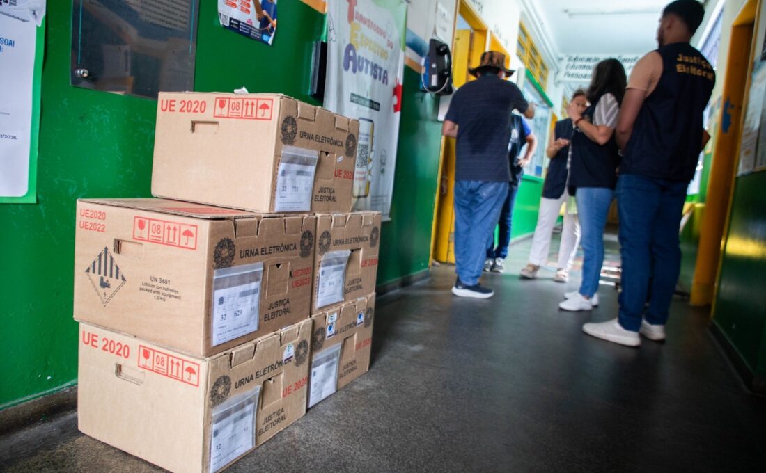 TRE-AM inicia distribuição de 4,1 mil urnas eletrônicas para votação em Manaus