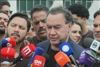 Augusto Cury, candidato à Presidência pelo Avante, faz campanha em Brasília