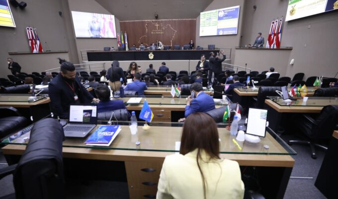 Dos 24 deputados do Amazonas, 21 disputam a reeleição; veja quem são