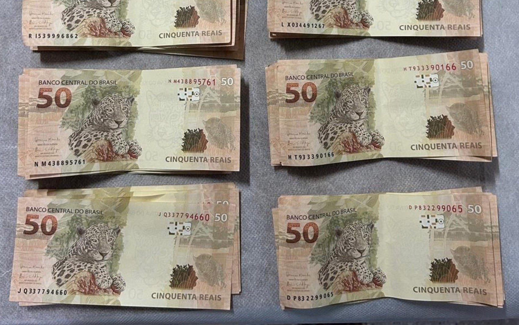Celular comprado com dinheiro falso é recuperado e quase R$ 2 mil em cédulas falsas são achados na Bahia