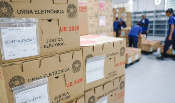 Tribunais distribuem urnas e preparam sessões para eleição