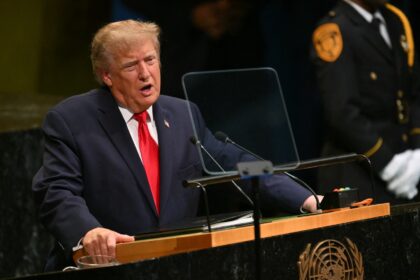 Trump anuncia pagamento de US$ 90 a idosos antes das eleições legislativas nos EUA
