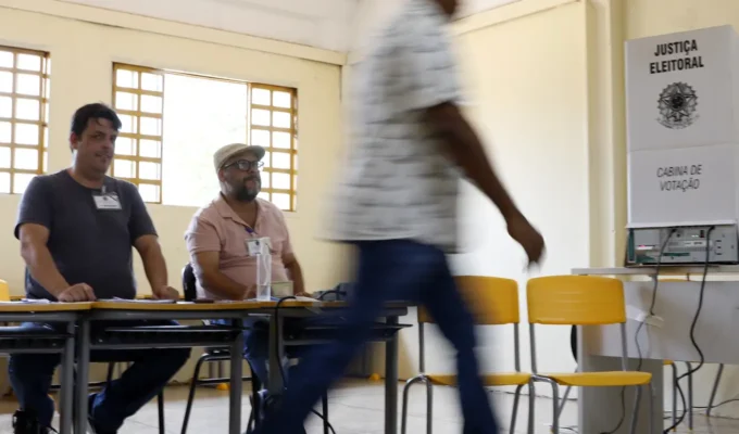Cerca de 158,7 milhões de eleitores vão às urnas em todo o país