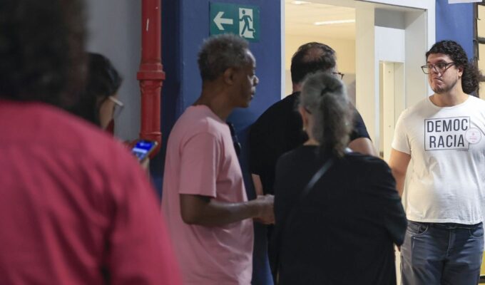 Eleitores têm até as 17h para escolher candidatos
