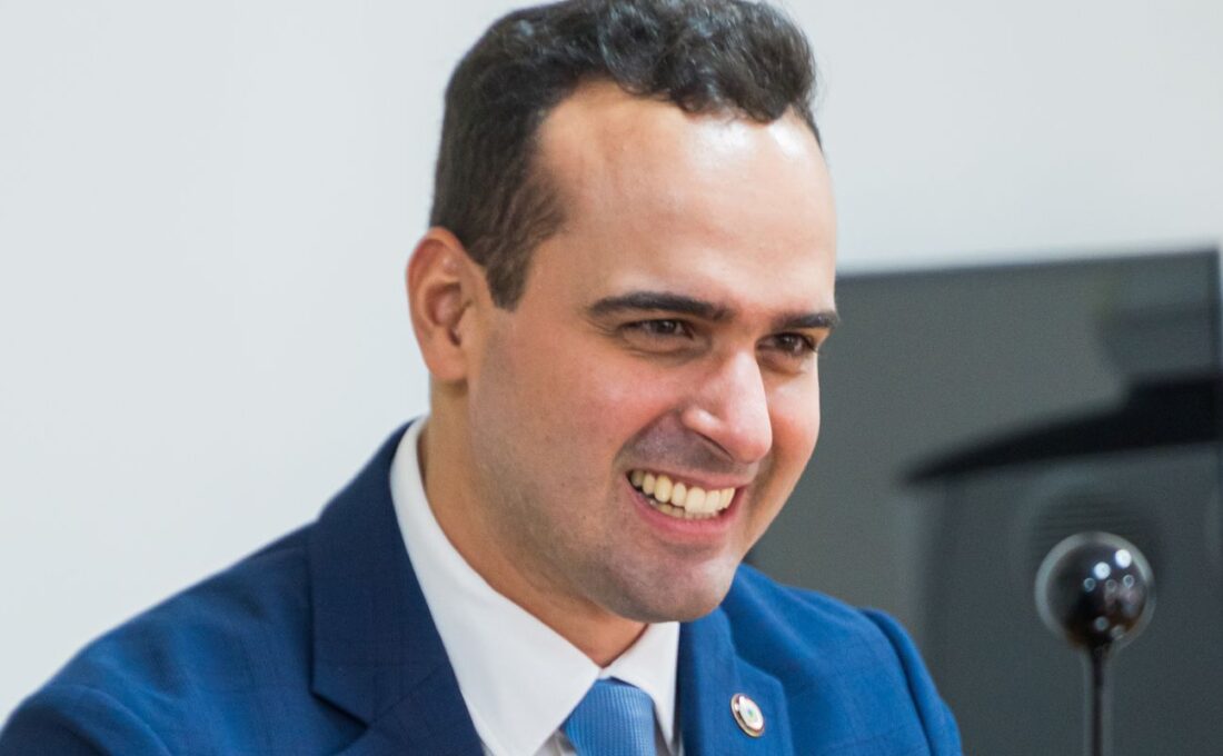 Lucas Ribeiro é reeleito governador da Paraíba no primeiro turno