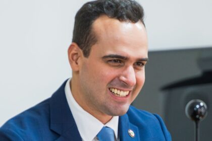Lucas Ribeiro é reeleito governador da Paraíba no primeiro turno