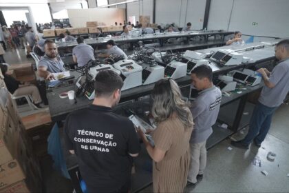 Quase 1 milhão de brasileiros que vivem no exterior foram às urnas; veja como foi o domingo de votação pelo mundo