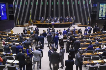 Representação de parlamentares negros segue baixa, diz pesquisadora