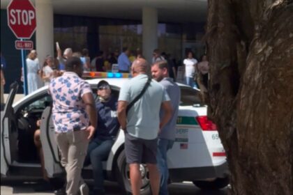 Brasileiro é preso nos EUA após usar roupa de agente do ICE durante votação