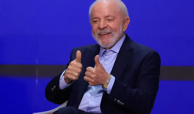 Lula diz carregar ‘promiscuidade’ do STF na campanha e chama Flávio Bolsonaro de ‘cara do sistema’