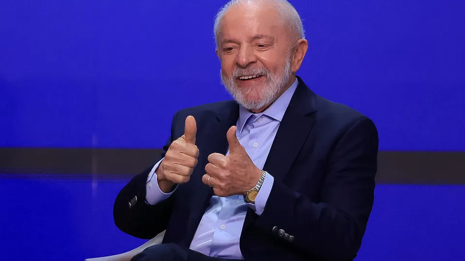 Lula diz carregar ‘promiscuidade’ do STF na campanha e chama Flávio Bolsonaro de ‘cara do sistema’
