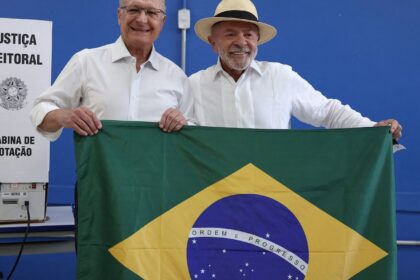 Mendonça dá 24h para remoção de posts sobre Lula e bandeira do Brasil 
