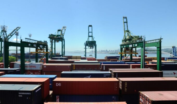 Balança comercial tem superávit de US$ 7,74 bilhões em setembro