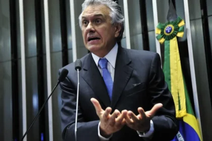 Após o chamar de mentiroso, Caiado decide apoiar Flávio no 2º turno