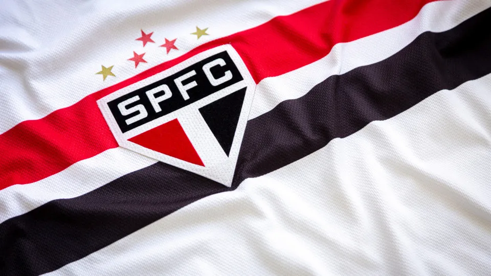 Clubes renovam uniformes para retorno do Brasileiro sem bets