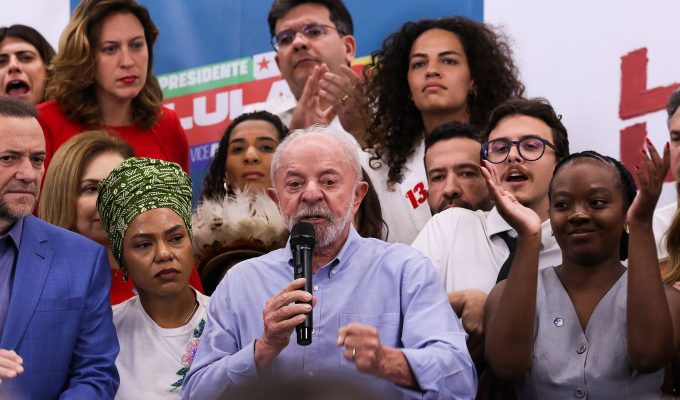 Lula cobra Flávio Bolsonaro sobre apoio ao fim da escala 6×1