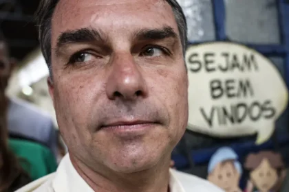 Direitos garantidos? Flávio Bolsonaro fala em mudar a constituição