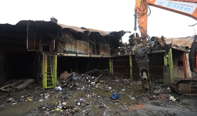 Ceagesp constrói estrutura provisória para atingidos por incêndio