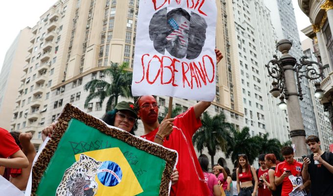 Estudantes fazem ato no Rio de Janeiro em defesa de voto em Lula