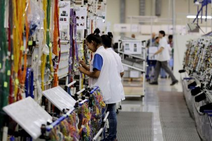 Faturamento da indústria cai 3,5% em agosto, informa CNI