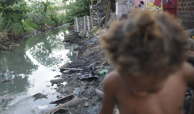 Brasil: 30 milhões de crianças estão expostas aos riscos climáticos