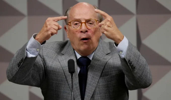 ‘Caminho do precipício’, diz autor de pedido de impeachment de Dilma ao criticar Flávio