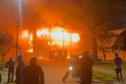 Incêndio causa danos a prédio da Universidade Federal de Pernambuco