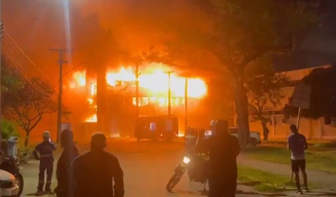 Incêndio causa danos a prédio da Universidade Federal de Pernambuco